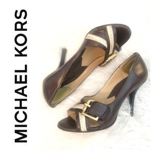 🍀 Michael Kors Heels w/ Gold MK
